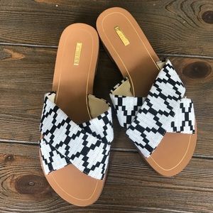 NWOB Louise et Cie Bonnie Sandal/crisscross slide